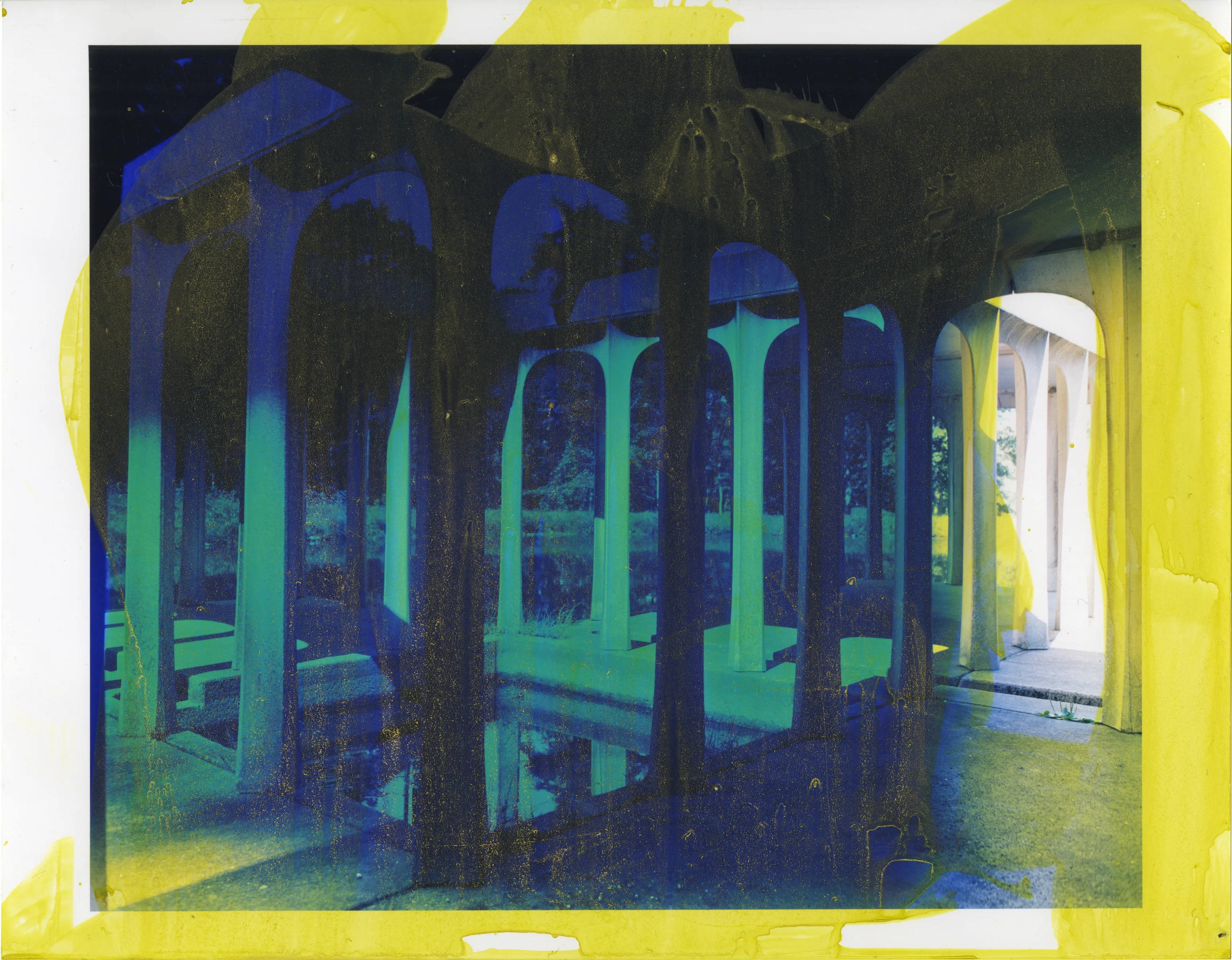 GH010, 2009 Acrylic on chromogenic print. 27,9 x 35,6 cm